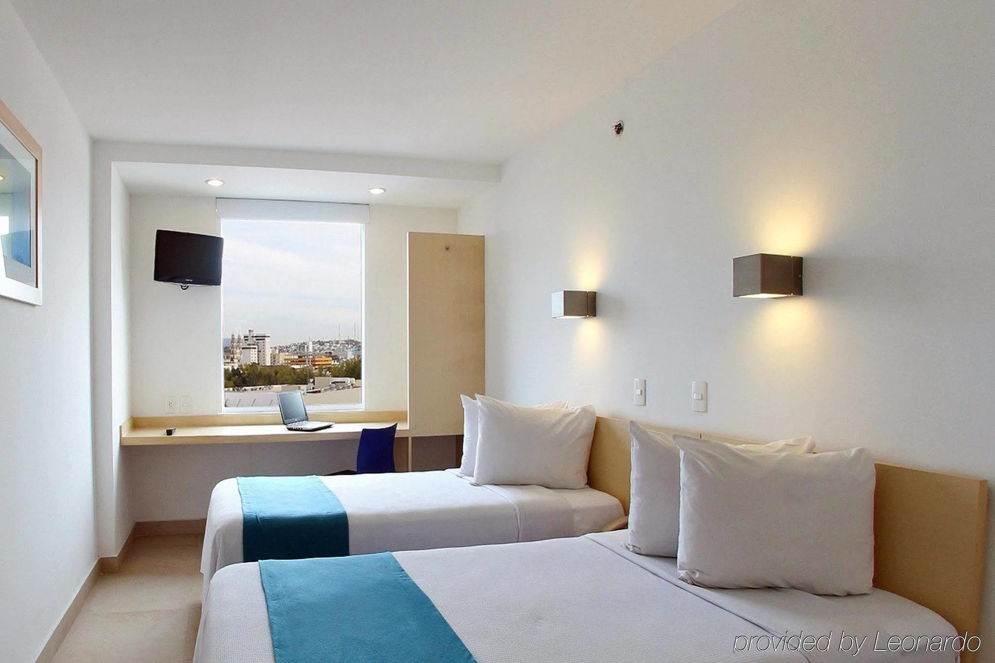 One Culiacan Forum Room photo